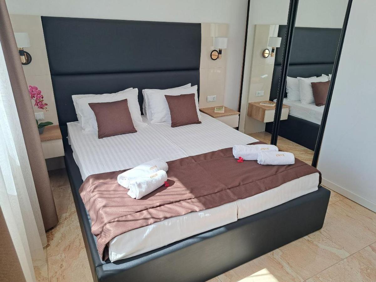 Onyx 2 Private Apartments Sveti Vlas Bagian luar foto