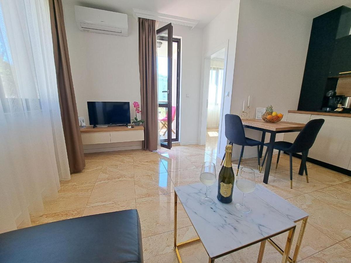 Onyx 2 Private Apartments Sveti Vlas Bagian luar foto